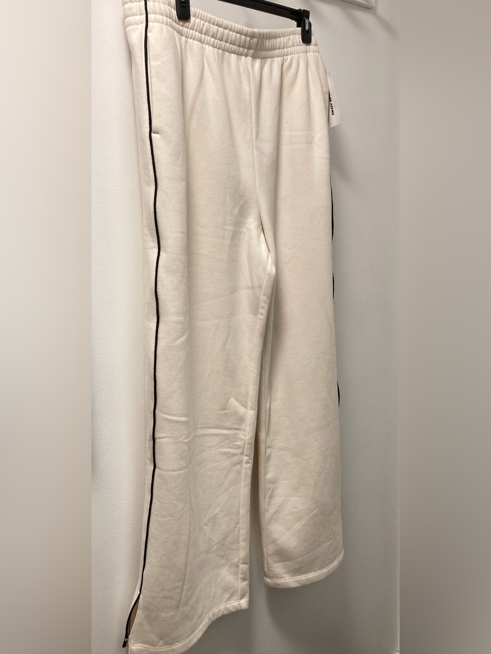 NWT DKNY Sport Unisex Wide Leg Cotton Fleece Sweatpants Cream Black Piping XL